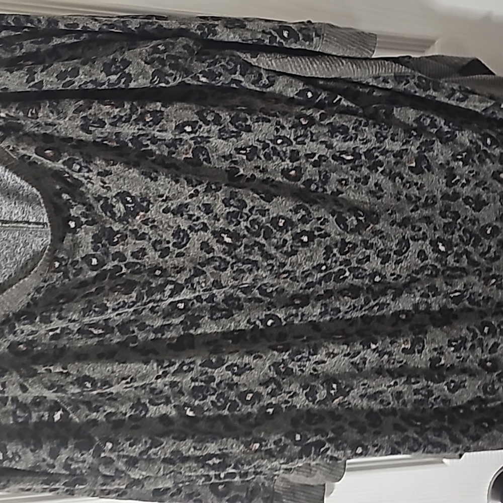 MAURICE TOP 3 QAURTER SLEEVE, CHEETA PRINT XL - Picture 2 of 5